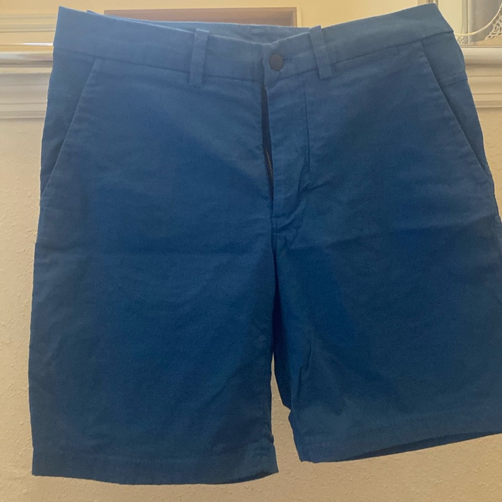 Men’s ABC classic fit short 9” Lululemon shorts
Versa twill stretch cotton